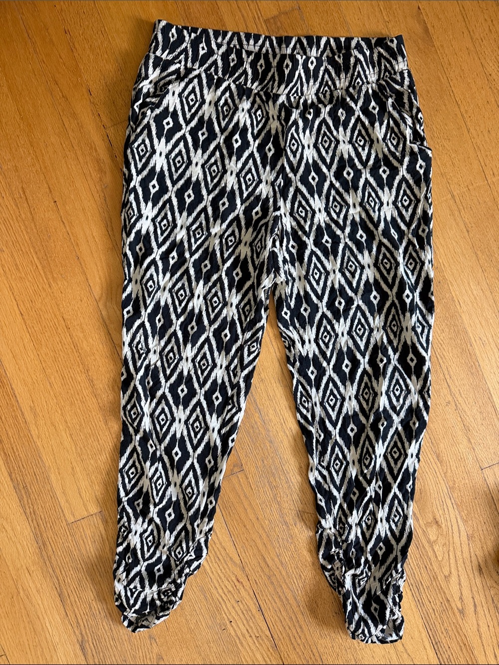 Socialite Black & White Geometric Coverup Pants